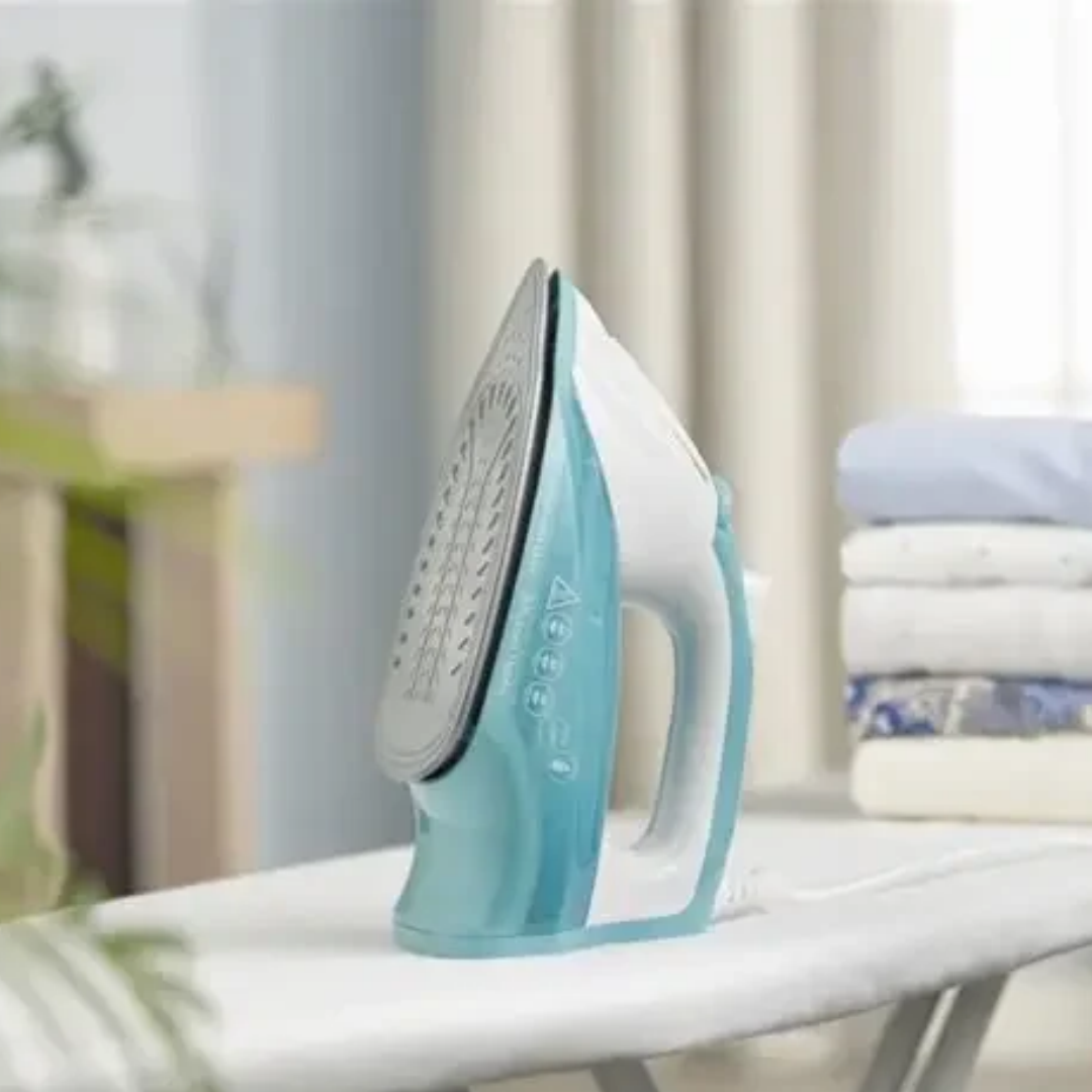 Russell Hobbs Steam Iron 2400W, 240ml Mint and White - Image 3